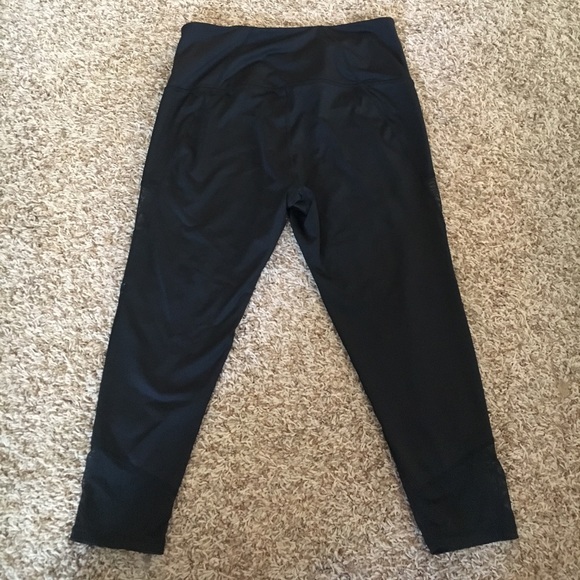 High Waisted Leggings with Mesh Cutouts - Picture 4 of 4